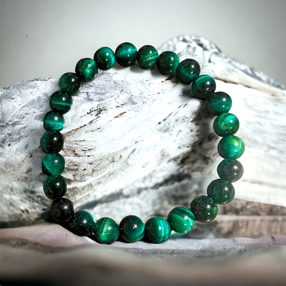 Green Tiger Eye Bracelet - 8mm Unisex - Picture 2 of 3